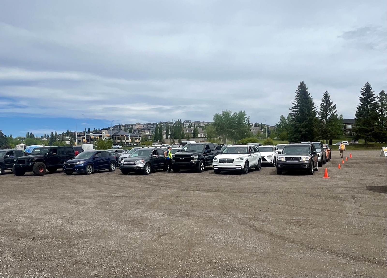A line of cars queued up in the parking lot waiting to drop off items.