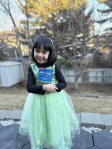 little kamila holds her award